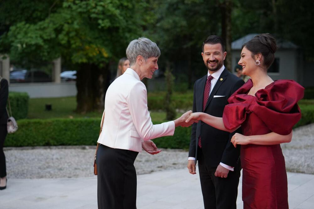 <p>Predsjednik Crne Gore je, na svečanom prijemu povodom 13. jula – Dana državnosti Crne Gore koji je priredio u rezidenciji na Cetinju, kazao da se danas obilježava dan kada su, u dvije različite epohe, ispisane najvjetlije stranice crnogorske istorije</p>