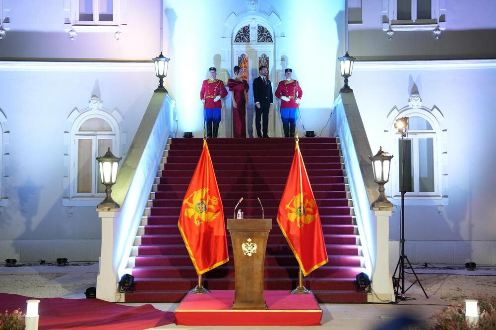 <p>Predsjednik Crne Gore je, na svečanom prijemu povodom 13. jula – Dana državnosti Crne Gore koji je priredio u rezidenciji na Cetinju, kazao da se danas obilježava dan kada su, u dvije različite epohe, ispisane najvjetlije stranice crnogorske istorije</p>