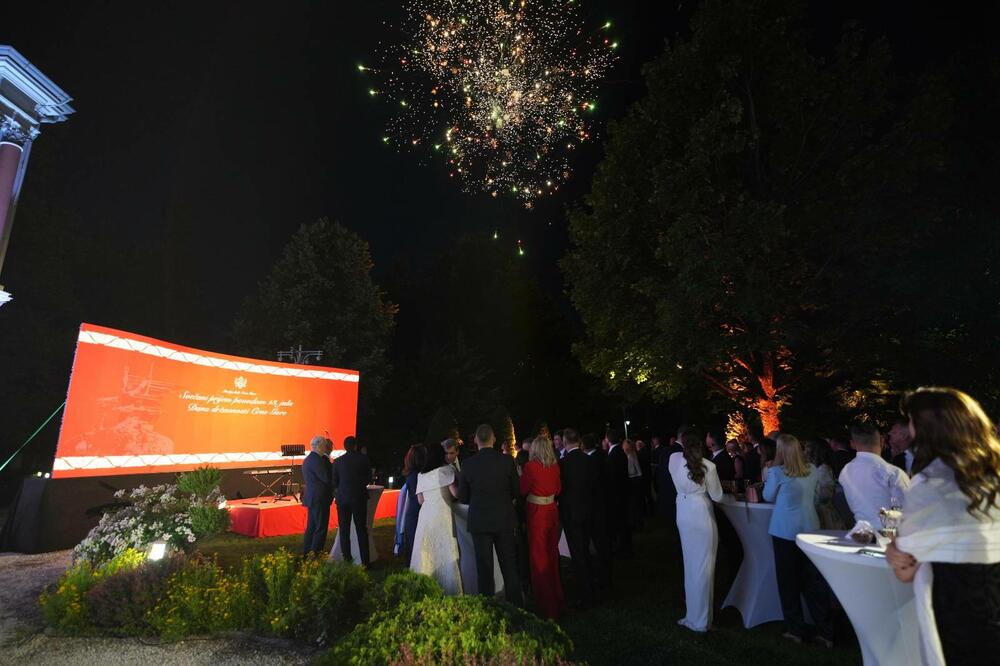 <p>Predsjednik Crne Gore je, na svečanom prijemu povodom 13. jula – Dana državnosti Crne Gore koji je priredio u rezidenciji na Cetinju, kazao da se danas obilježava dan kada su, u dvije različite epohe, ispisane najvjetlije stranice crnogorske istorije</p>