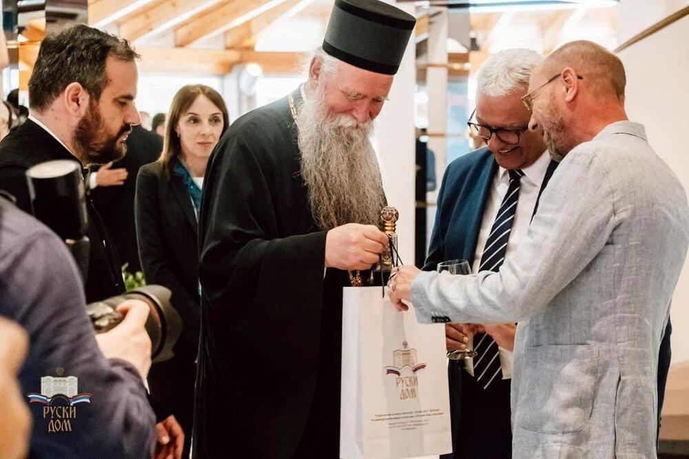 S lijeva na desno: Andrija Mandić i ambasador Rusije u Crnoj Gori Aleksandar  Lukašik na prijemu povodom Dana Rusije