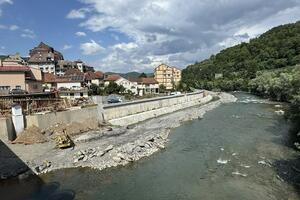 Šetalište uz obalu Lima u Bijelom Polju gotovo znatno prije roka