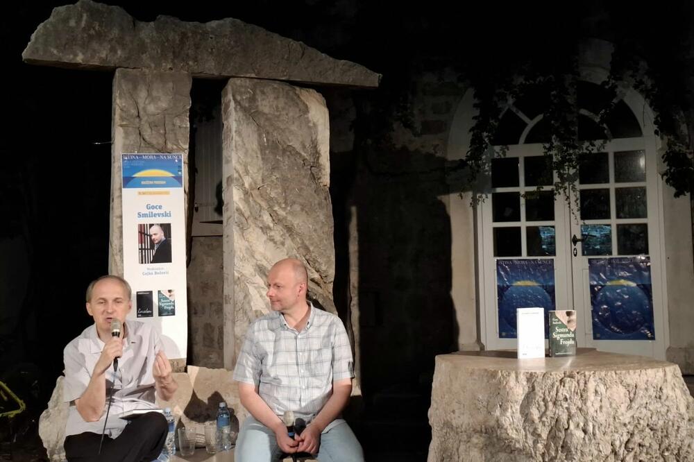 Božović i Smilevski sinoć na Trgu pjesnika, Foto: Grad teatar