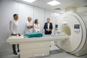 Bolnica u Baru dobila aparat za magnetnu rezonancu; Šimun:...