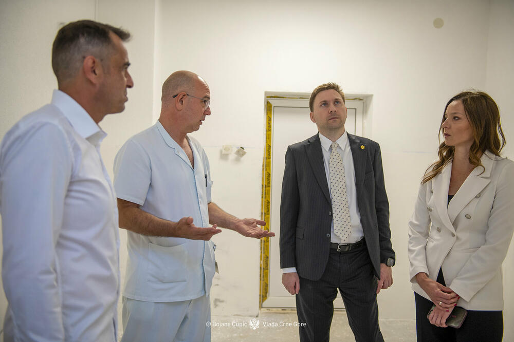 <p>U saopštenju Ministarstva se navodi da je investicija vrijedna 760.000 eura realizovana iz budžetskih sredstava, te da je obuhvatila nabavku opreme, instalaciju, testiranje i obuku medicinskog osoblja</p>  <p>Iz Ministarstva zdravlja su rekli da je dodatnih 133.000 eura obezbijeđeno za adaptaciju prostora u skladu sa najvišim standardima</p>