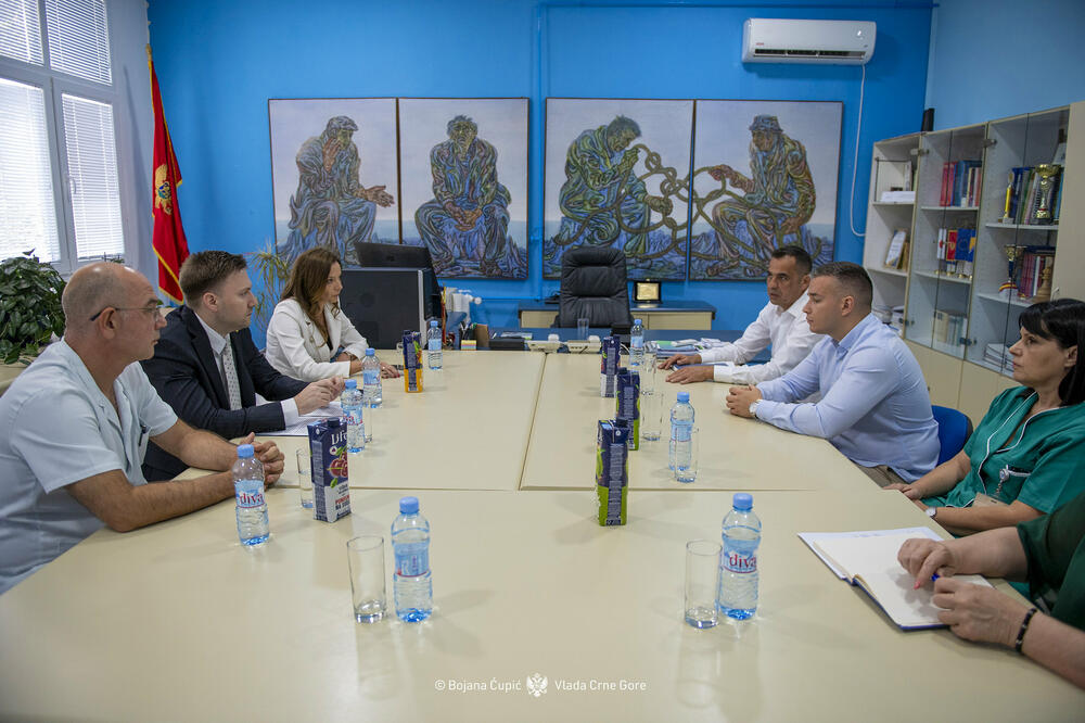 <p>U saopštenju Ministarstva se navodi da je investicija vrijedna 760.000 eura realizovana iz budžetskih sredstava, te da je obuhvatila nabavku opreme, instalaciju, testiranje i obuku medicinskog osoblja</p>  <p>Iz Ministarstva zdravlja su rekli da je dodatnih 133.000 eura obezbijeđeno za adaptaciju prostora u skladu sa najvišim standardima</p>