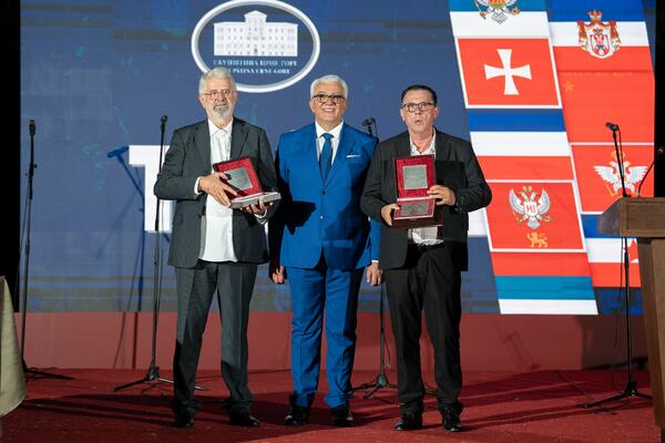Nije do pis(a)ca, nego do države...