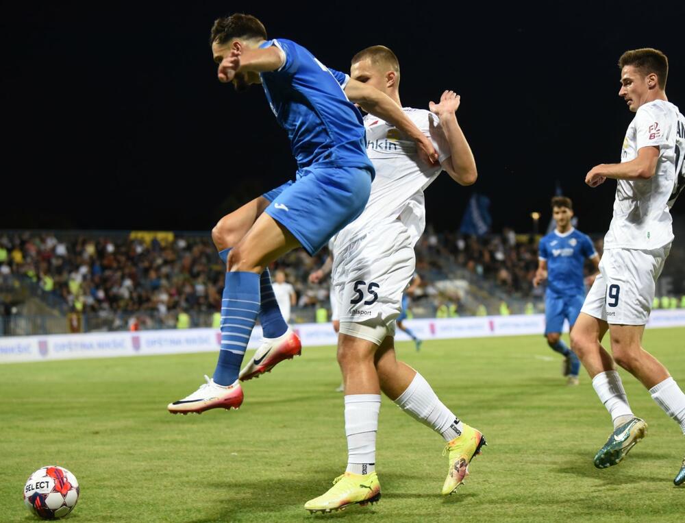 <p>Sutjeska večeras u Nikšiću, u prvom meču 1. kola kvalifikacija za Ligu konferencije poražena od bjeloruskog Dinamo Bresta 2:1</p>