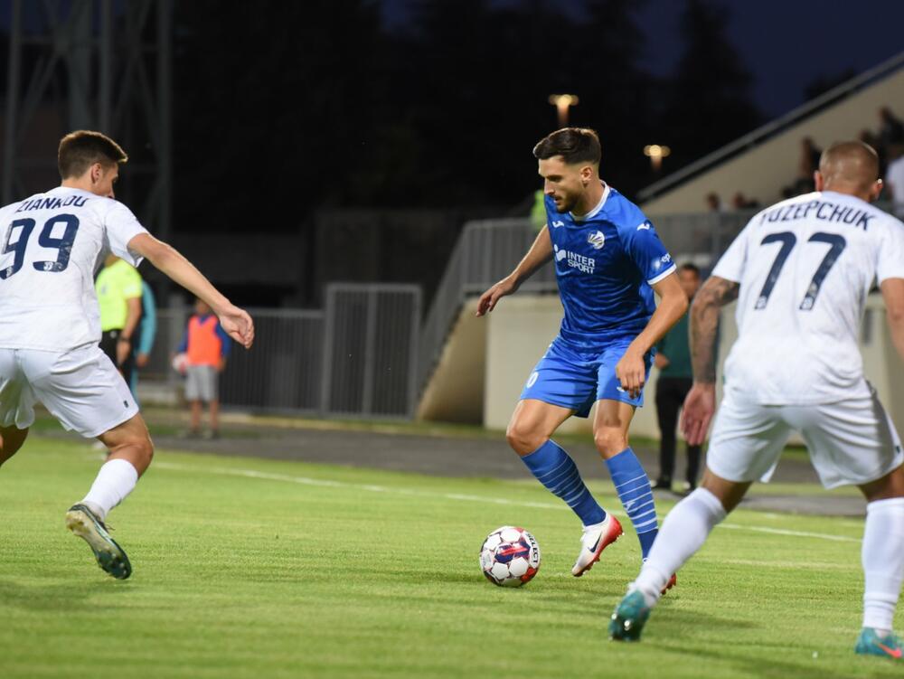 <p>Sutjeska večeras u Nikšiću, u prvom meču 1. kola kvalifikacija za Ligu konferencije poražena od bjeloruskog Dinamo Bresta 2:1</p>