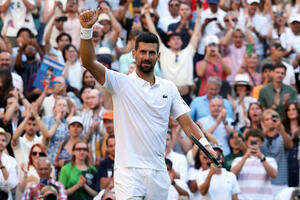 Spektakl u Londonu, Đoković i Siner u borbi za finale