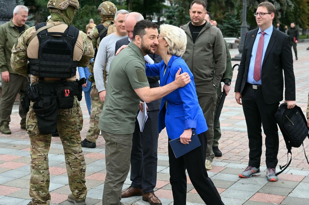 Seibert (right) during the EC President's visit to Kiev