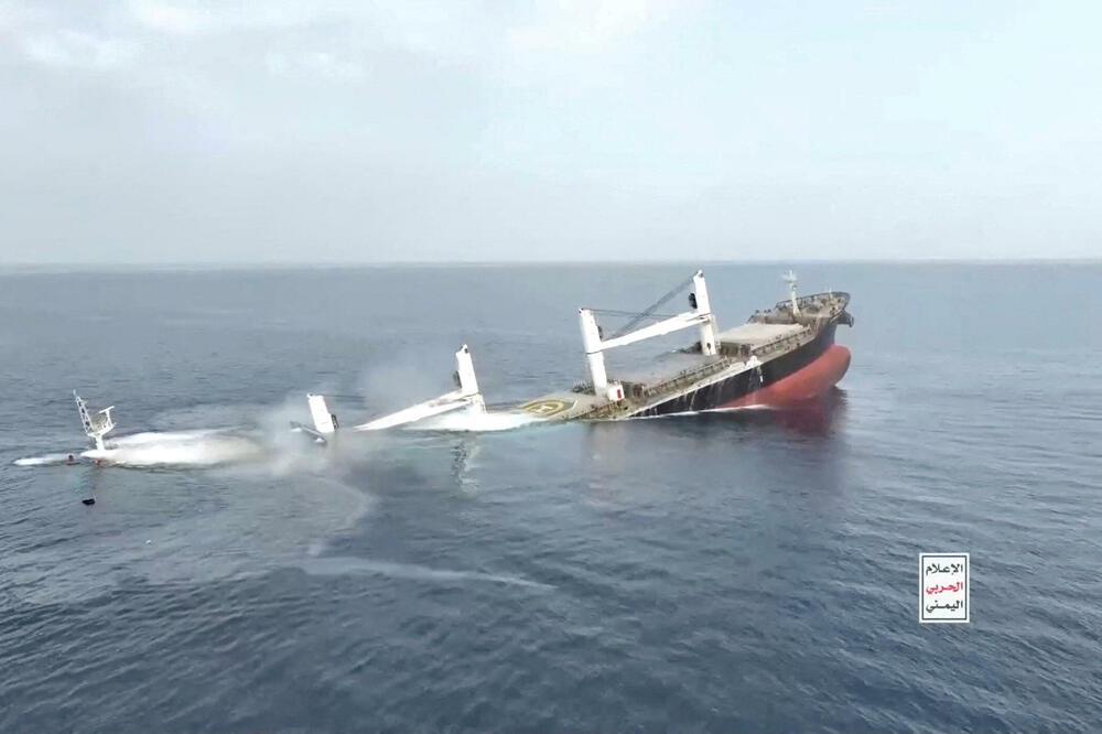 Huti su ove sedmice potopili grčki brod koji je plovio pod zastavom Liberije, Foto: Rojters