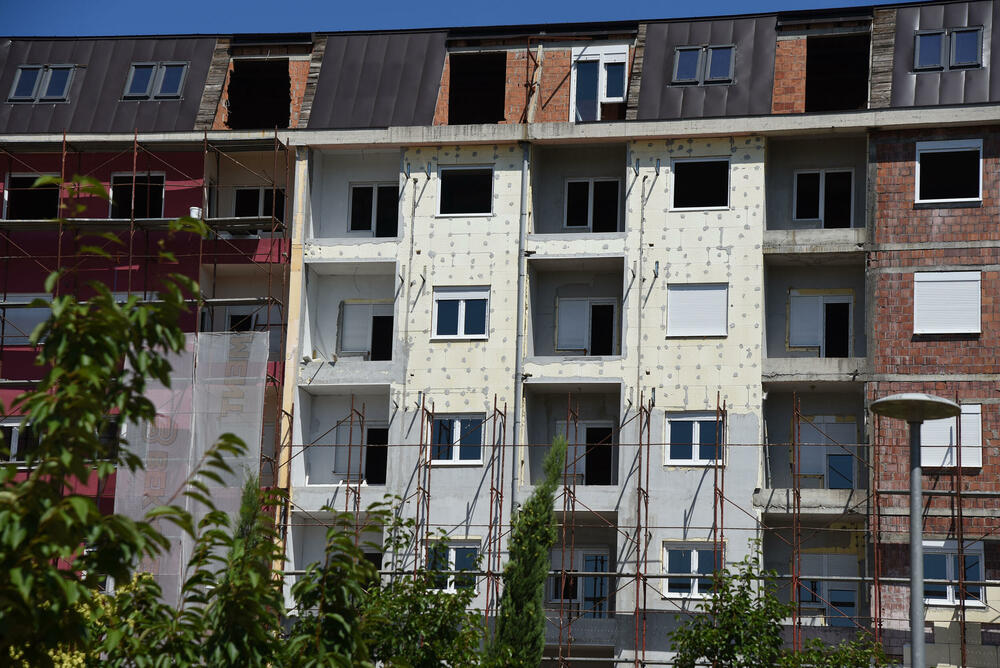 <p>Ministarstvo prostornog planiranja, urbanizma i državne imovine poštuje i poštovaće odluke suda i pridržavanje pravnog okvira u svakom trenutku, rečeno je “Vijestima” iz Ministarstva prostornog planiranja</p>