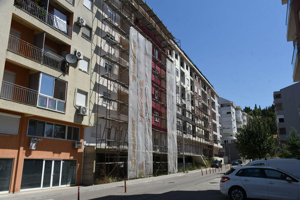 <p>Ministarstvo prostornog planiranja, urbanizma i državne imovine poštuje i poštovaće odluke suda i pridržavanje pravnog okvira u svakom trenutku, rečeno je “Vijestima” iz Ministarstva prostornog planiranja</p>