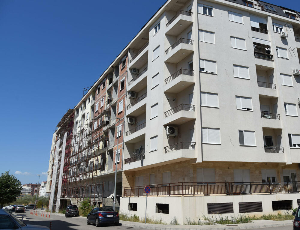 <p>Ministarstvo prostornog planiranja, urbanizma i državne imovine poštuje i poštovaće odluke suda i pridržavanje pravnog okvira u svakom trenutku, rečeno je “Vijestima” iz Ministarstva prostornog planiranja</p>