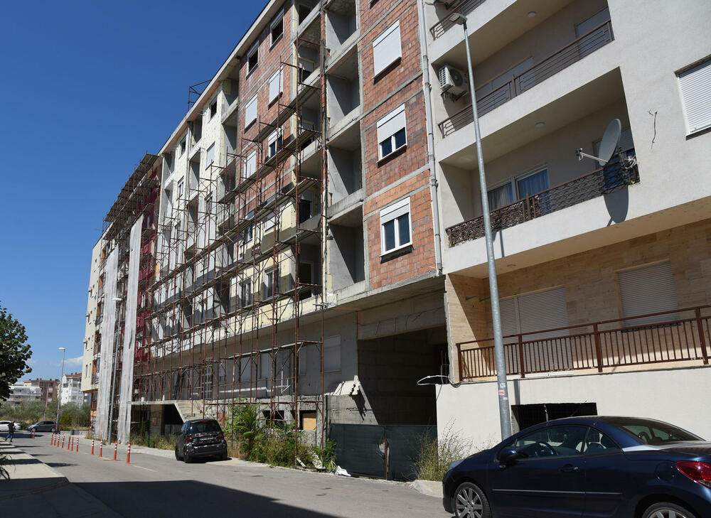 <p>Ministarstvo prostornog planiranja, urbanizma i državne imovine poštuje i poštovaće odluke suda i pridržavanje pravnog okvira u svakom trenutku, rečeno je “Vijestima” iz Ministarstva prostornog planiranja</p>