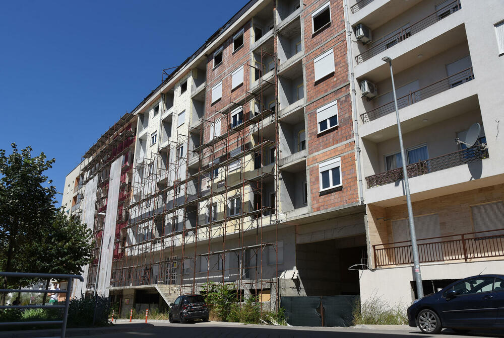 <p>Ministarstvo prostornog planiranja, urbanizma i državne imovine poštuje i poštovaće odluke suda i pridržavanje pravnog okvira u svakom trenutku, rečeno je “Vijestima” iz Ministarstva prostornog planiranja</p>