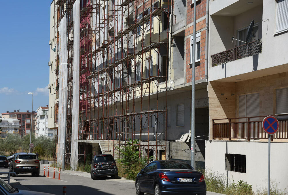 <p>Ministarstvo prostornog planiranja, urbanizma i državne imovine poštuje i poštovaće odluke suda i pridržavanje pravnog okvira u svakom trenutku, rečeno je “Vijestima” iz Ministarstva prostornog planiranja</p>