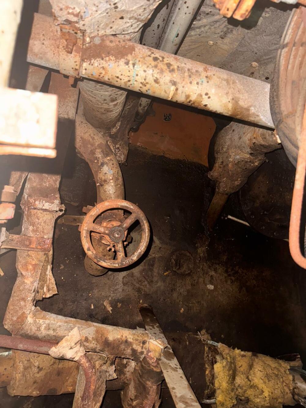 <p>Dostavljene fotografije i video zapisi sa broda "Kotor" koji navodno prikazuju "stvarno stanje u kojem se brod trenutno nalazi"</p>