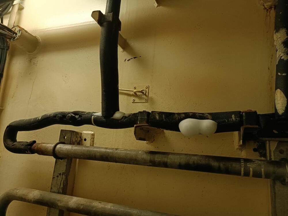 <p>Dostavljene fotografije i video zapisi sa broda "Kotor" koji navodno prikazuju "stvarno stanje u kojem se brod trenutno nalazi"</p>