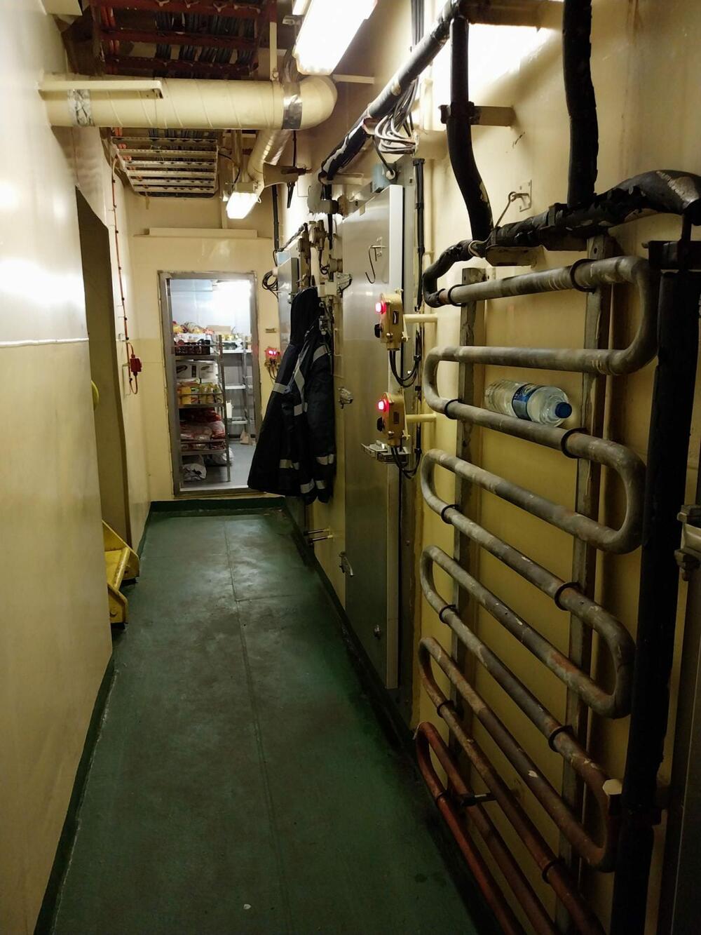 <p>Dostavljene fotografije i video zapisi sa broda "Kotor" koji navodno prikazuju "stvarno stanje u kojem se brod trenutno nalazi"</p>