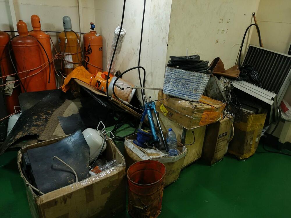 <p>Dostavljene fotografije i video zapisi sa broda "Kotor" koji navodno prikazuju "stvarno stanje u kojem se brod trenutno nalazi"</p>