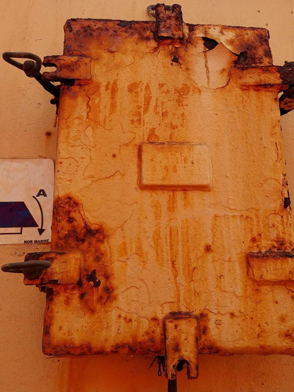 <p>Dostavljene fotografije i video zapisi sa broda "Kotor" koji navodno prikazuju "stvarno stanje u kojem se brod trenutno nalazi"</p>