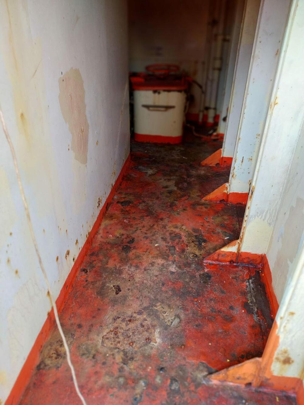 <p>Dostavljene fotografije i video zapisi sa broda "Kotor" koji navodno prikazuju "stvarno stanje u kojem se brod trenutno nalazi"</p>