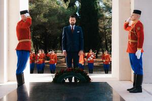 Milatović položio vijenac na spomenik Partizanu borcu na Gorici