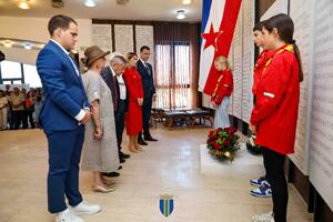 Odali počast borcima NOB-a polaganjem vijenaca na spomen obilježja...