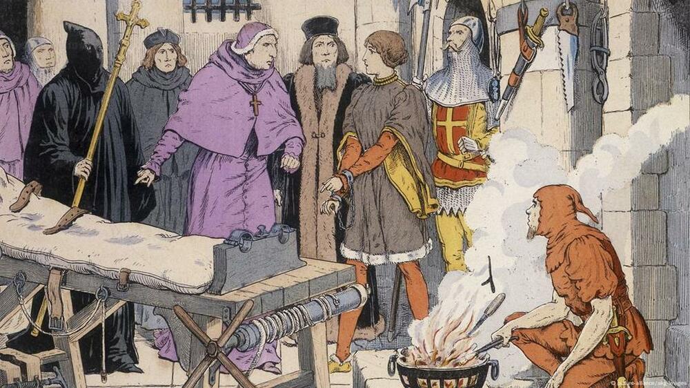 Priprema za mučenje Jovanke Orleanke, koja se oblačila i ponašala kao muškarac