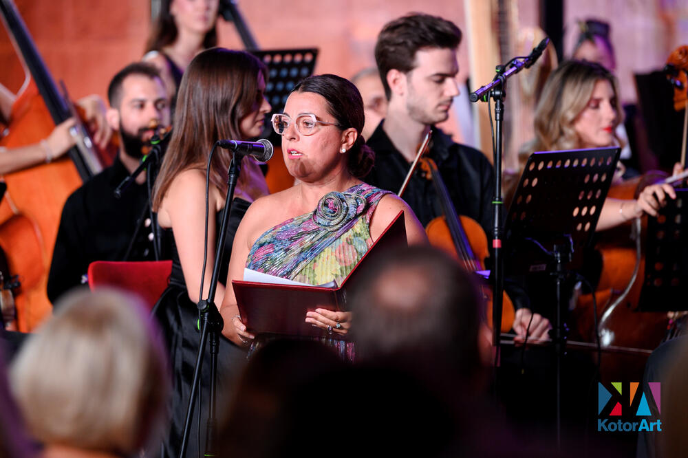 <p>"Biće sa nama 30. jula na koncertu, i znam da ga mnogi nestrpljivo iščekuju, i da ga čuju, ali i da ga zagrle, čvrsto, najčvršće, od srca, od zahvalnosti, od ponosa"</p>