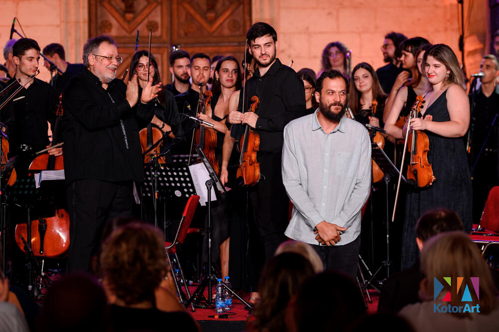 <p>"Biće sa nama 30. jula na koncertu, i znam da ga mnogi nestrpljivo iščekuju, i da ga čuju, ali i da ga zagrle, čvrsto, najčvršće, od srca, od zahvalnosti, od ponosa"</p>