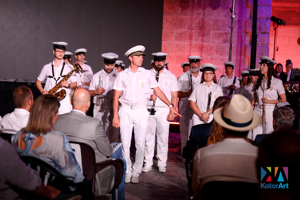 <p>"Biće sa nama 30. jula na koncertu, i znam da ga mnogi nestrpljivo iščekuju, i da ga čuju, ali i da ga zagrle, čvrsto, najčvršće, od srca, od zahvalnosti, od ponosa"</p>