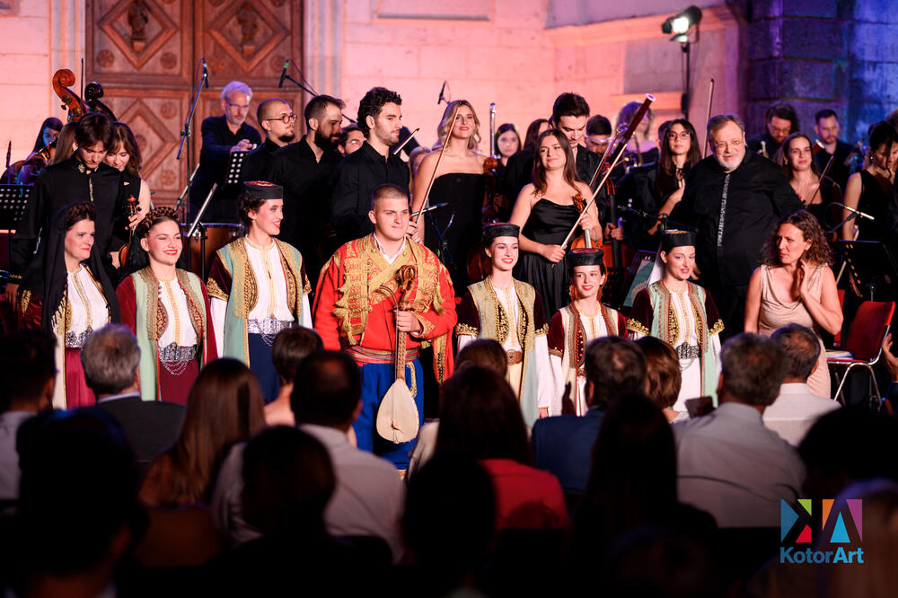 <p>"Biće sa nama 30. jula na koncertu, i znam da ga mnogi nestrpljivo iščekuju, i da ga čuju, ali i da ga zagrle, čvrsto, najčvršće, od srca, od zahvalnosti, od ponosa"</p>