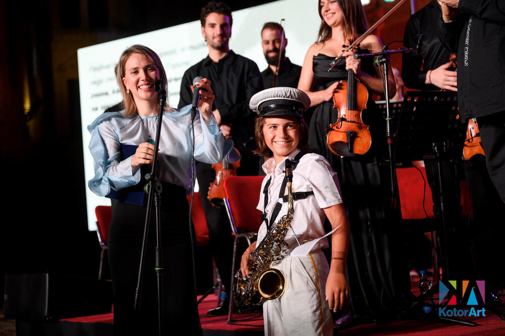 <p>"Biće sa nama 30. jula na koncertu, i znam da ga mnogi nestrpljivo iščekuju, i da ga čuju, ali i da ga zagrle, čvrsto, najčvršće, od srca, od zahvalnosti, od ponosa"</p>