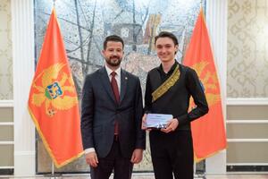 Milatović: Aleksa, nastavi da učiš predano, sanjaš veliko i nosiš...