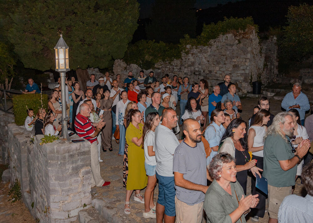 <p>Izložba iz ciklusa „Genesis“ Marka Čakalovića otvorena u okviru bARS segmenta 38. festivala „Barski ljetopis“</p>