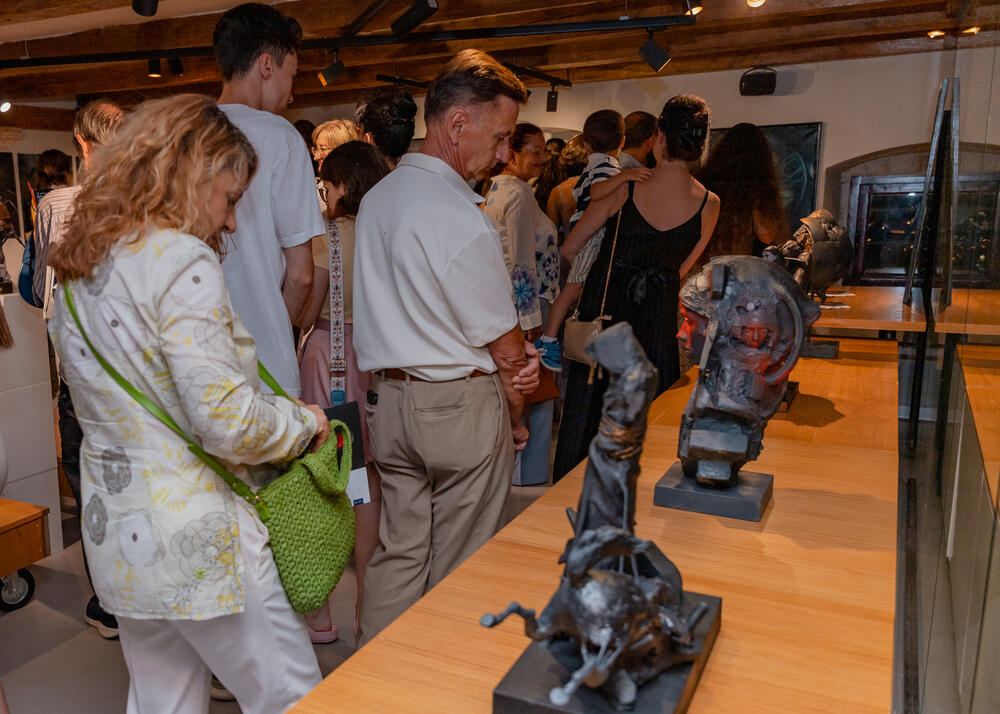 <p>Izložba iz ciklusa „Genesis“ Marka Čakalovića otvorena u okviru bARS segmenta 38. festivala „Barski ljetopis“</p>