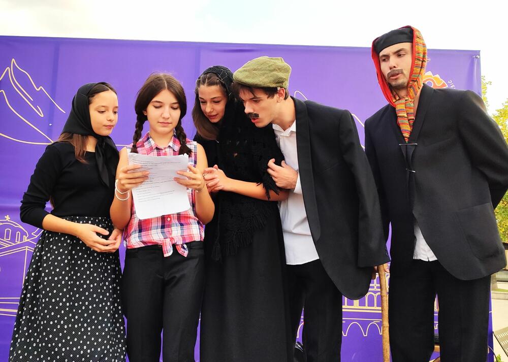 Iz predstave 'Đekna'