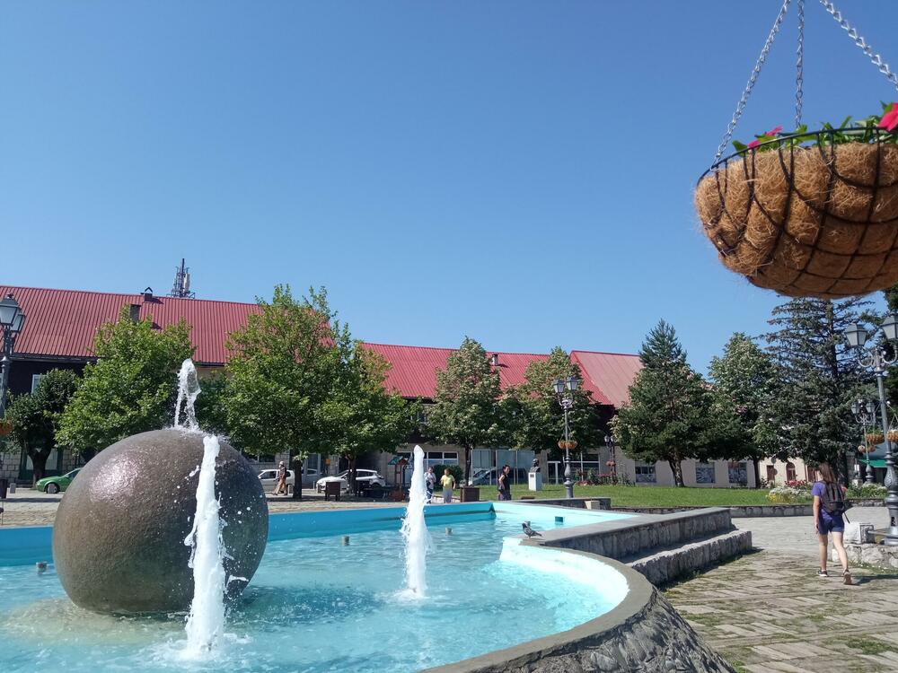 Hari Mata Hari i Perper na proslavi jubileja nezavisnosti u...