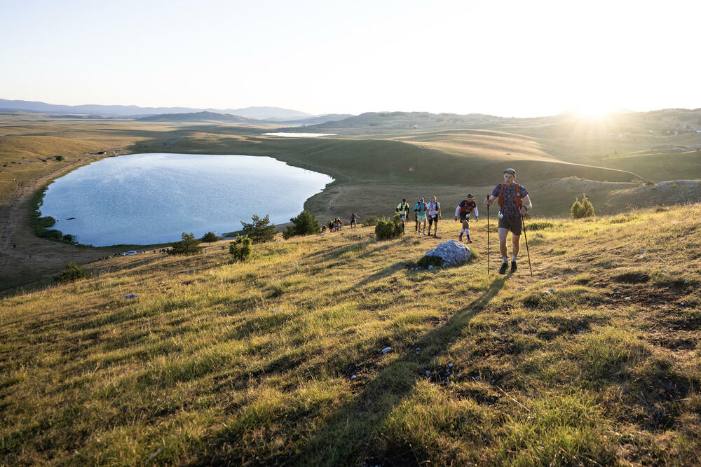 <p>Nacionalni park Durmitor ovog vikenda bio je epicentar trail trčanja u regionu. Više od 1000 učesnka iz 30 zemalja svijeta okupilo se na startu drugog izdanja Coinis Durmitor Trail-a, manifestacije koja polako prerasta u jedan od najznačajnijih sportskih događaja u Crnoj Gori, kao na evropskoj trail mapi.</p>