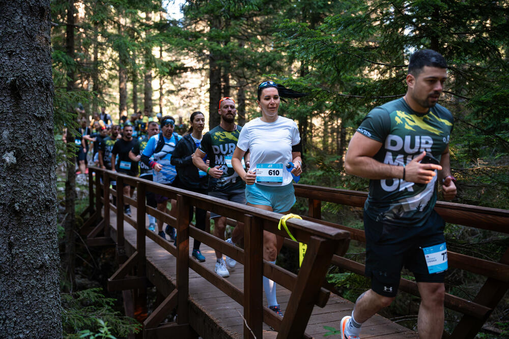 <p>Nacionalni park Durmitor ovog vikenda bio je epicentar trail trčanja u regionu. Više od 1000 učesnka iz 30 zemalja svijeta okupilo se na startu drugog izdanja Coinis Durmitor Trail-a, manifestacije koja polako prerasta u jedan od najznačajnijih sportskih događaja u Crnoj Gori, kao na evropskoj trail mapi.</p>