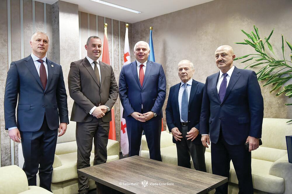 <p>U skladu sa strateškim ciljevima unapređenja sportske kulture, promocije zdravih stilova života, afirmacije mladih talenata i internacionalizacije crnogorskog sporta, Ministarstvo je za 2025. godinu opredijelilo rekordan iznos od 6.675.000,00 eura.</p>