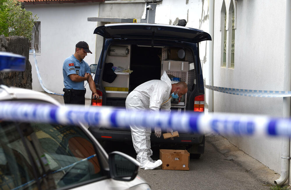 <p>Iz UP su kazali da službenici Regionalnog centra bezbjednosti "Centar", te Sektora za borbu protiv kriminala, uz aktivnu podršku drugih organizacionih jedinica UP, a u koordinaciji sa Višim državnim tužilaštvom u Podgorici preduzimaju izviđajne mjere i radnje na rasvjetljavanju ovog krivičnog djela, identifikaciji i lociranju izvršioca</p>