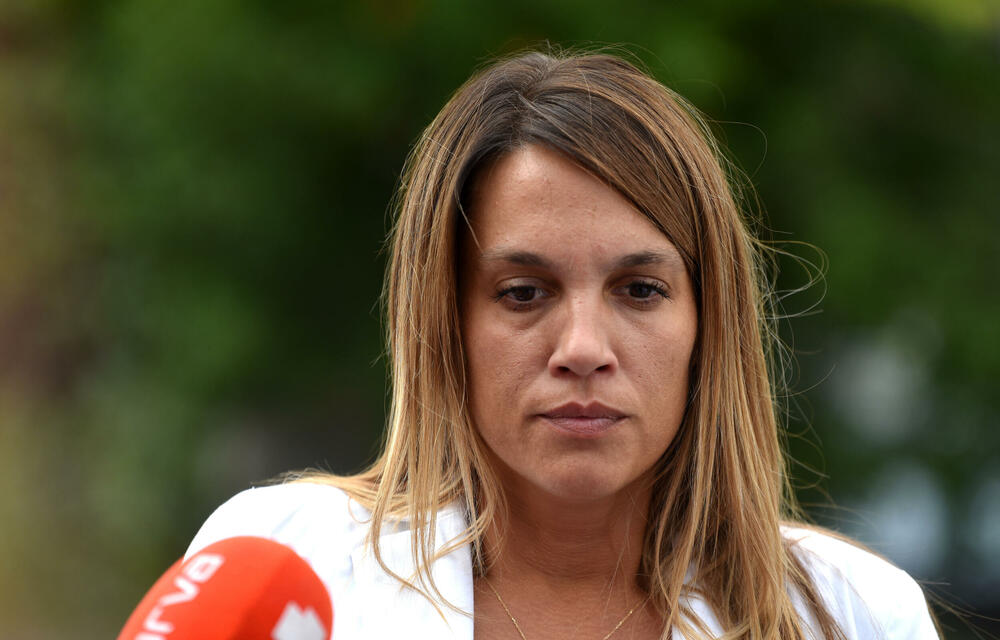 <p>Iz UP su kazali da službenici Regionalnog centra bezbjednosti "Centar", te Sektora za borbu protiv kriminala, uz aktivnu podršku drugih organizacionih jedinica UP, a u koordinaciji sa Višim državnim tužilaštvom u Podgorici preduzimaju izviđajne mjere i radnje na rasvjetljavanju ovog krivičnog djela, identifikaciji i lociranju izvršioca</p>