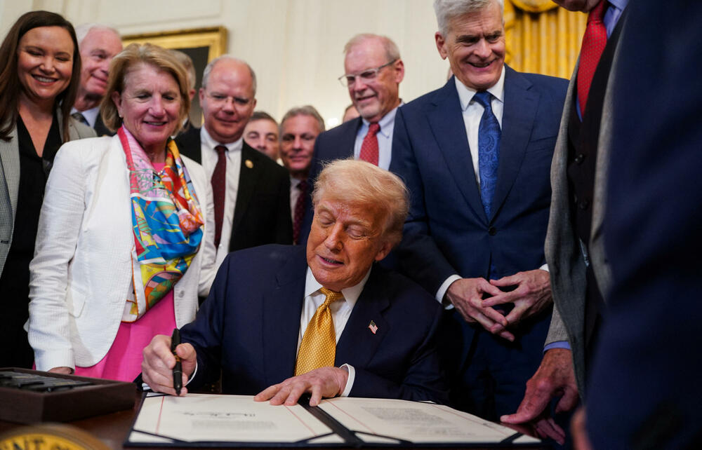 <p>Govoreći na događaju povodom potpisivanja Zakona o fentanilu HALT, kojem su prisustvovali članovi porodica ljudi koji su umrli od predoziranja fentanilom, Tramp je rekao da je uveo carinu Kini "zbog fentanila"</p>