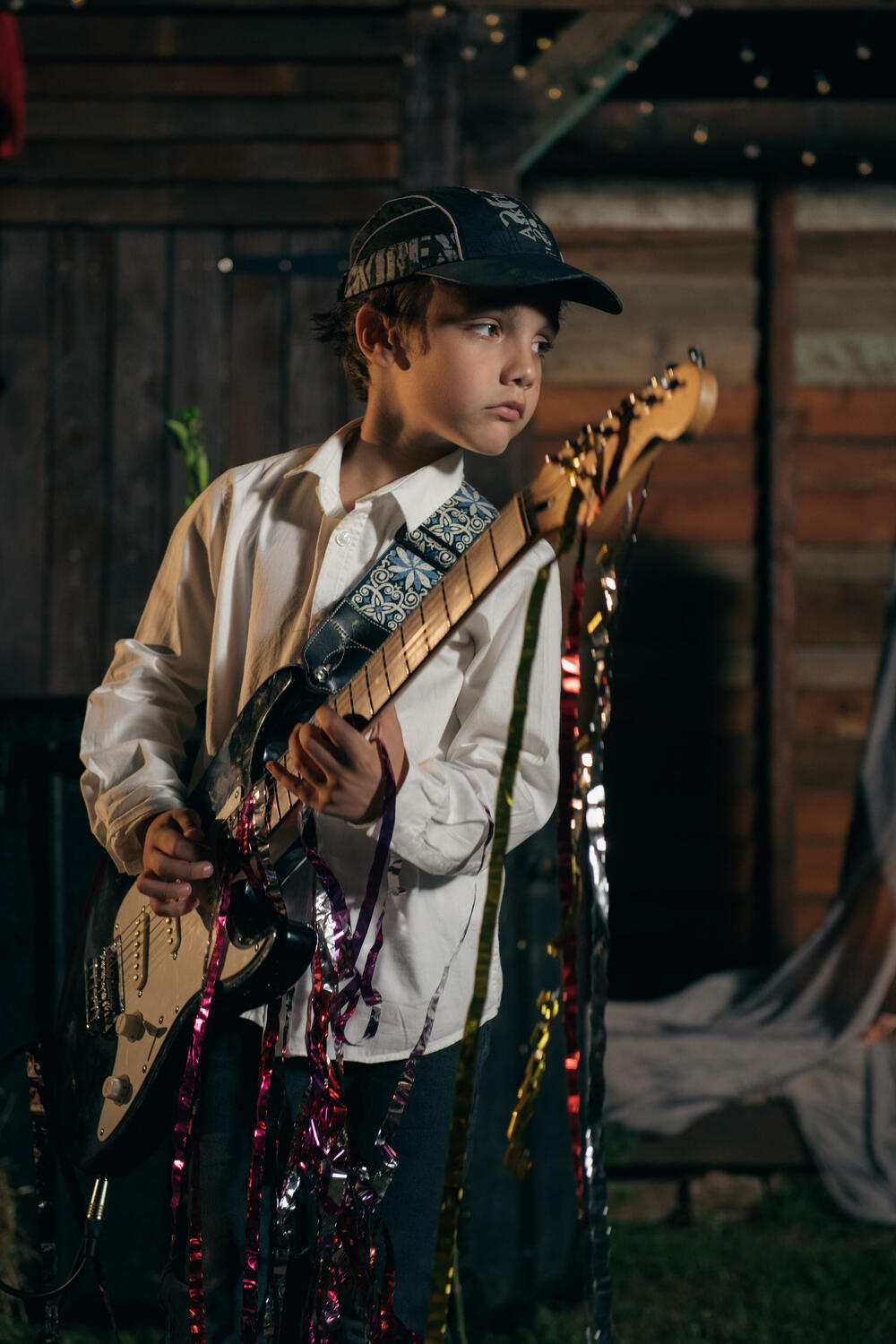 <p>Ivana Popović Martinović na zadovoljstvo publike, ali i svoje, napokon snimila duetsku pjesmu sa sestrom Nelom. “Dvorište ljubavi” ne samo njih, već i slušaoce vratiće u djetinjstvo</p>