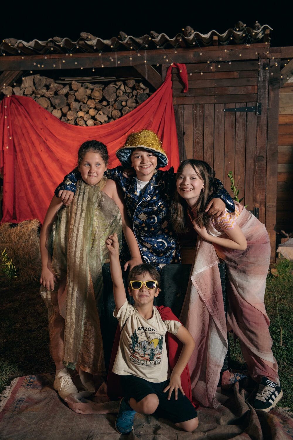 <p>Ivana Popović Martinović na zadovoljstvo publike, ali i svoje, napokon snimila duetsku pjesmu sa sestrom Nelom. “Dvorište ljubavi” ne samo njih, već i slušaoce vratiće u djetinjstvo</p>