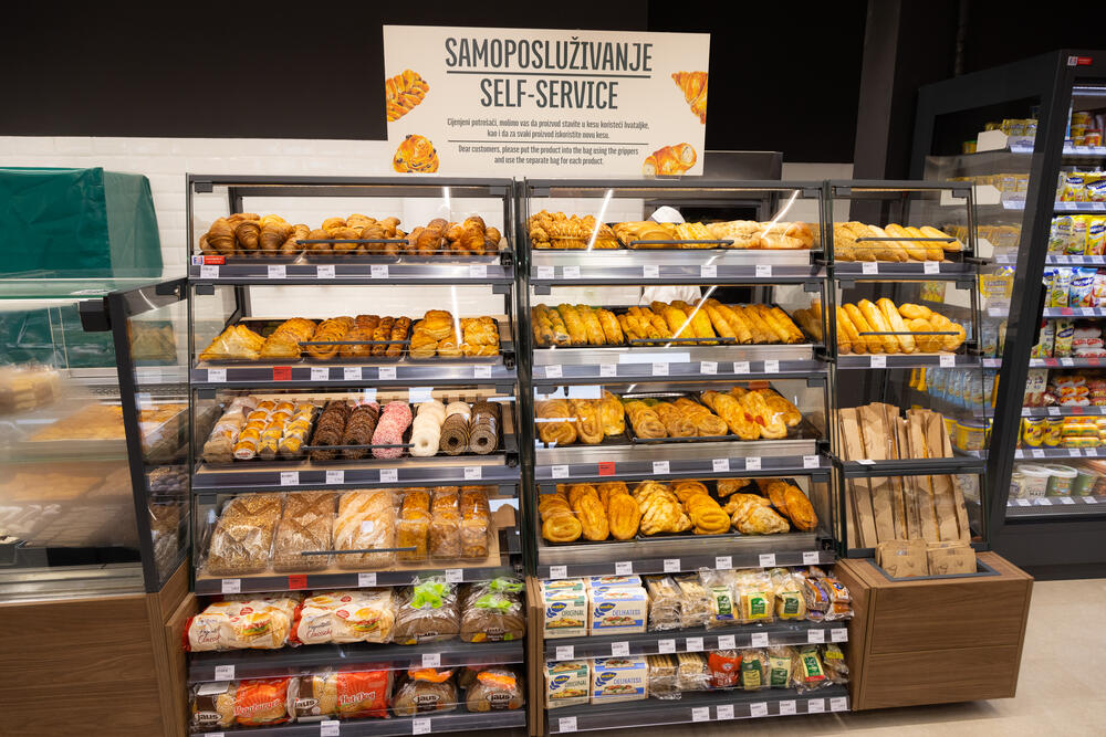 <p><em>Danas je svečano otvoren novi CITY market u Makedonskom naselju u Baru, čija će vrata za potrošače biti od danas otvorena 24h dnevno, sem nedjelje!</em></p>