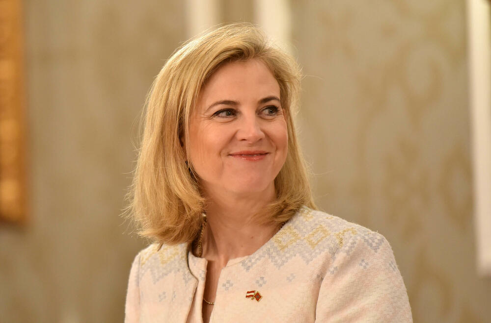 <p>Ministarka za evropske i međunarodne poslove Austrije Beate Majnl-Rajzinger je na zajedničkoj pres konferenciji sa ministrom vanjskih poslova Crne Gore Ervinom Ibrahimovićem kazala da je u procesu integracije bitna i borba protiv organizovanog kriminala, pogotovo sajber kriminala</p>